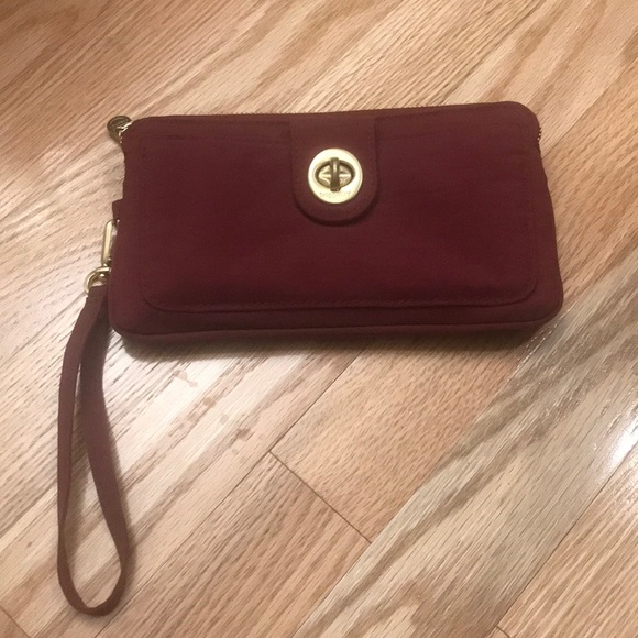 Baggallini Handbags - Baggallini wristlet Wallet